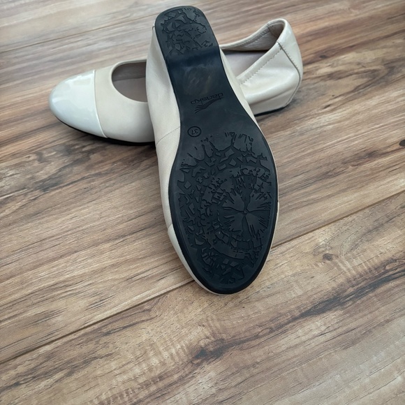 Dansko Cream Leather Lisanne Ballet Flats Patent Cap Toe Womens Size 37‎ - Picture 5 of 5